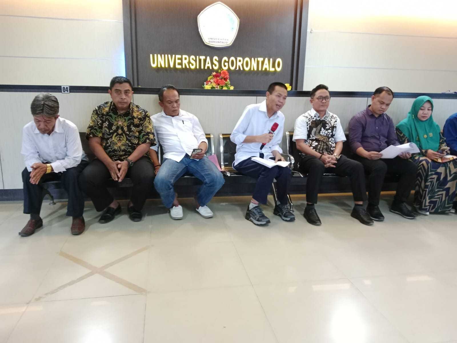 Rustam Akili Tegaskan Tidak Ada Jual Beli Ijazah di UG | Go-Pena